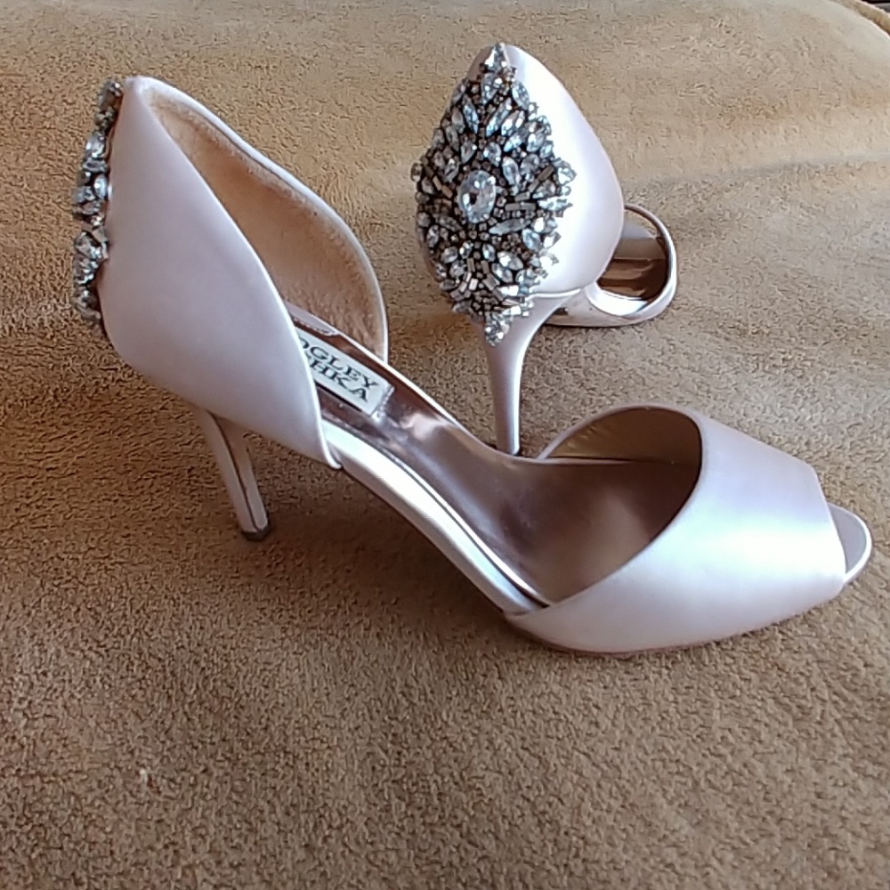 Badgley Mischka light pink satin heels